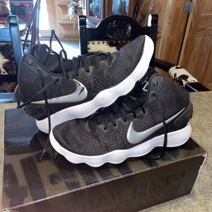 Nike mens basketball shoes